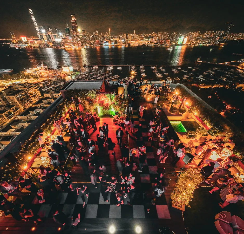 國慶璀璨之夜：香港柏寧酒店 28樓露天空中花園派對