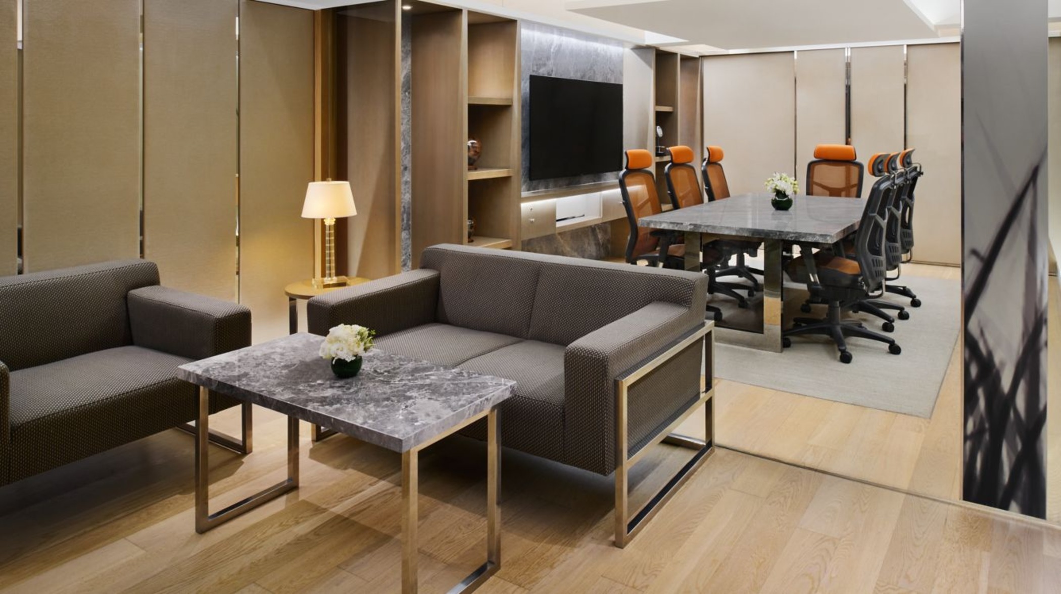 5 Essentials Every Business Traveler Needs in a Hotel
